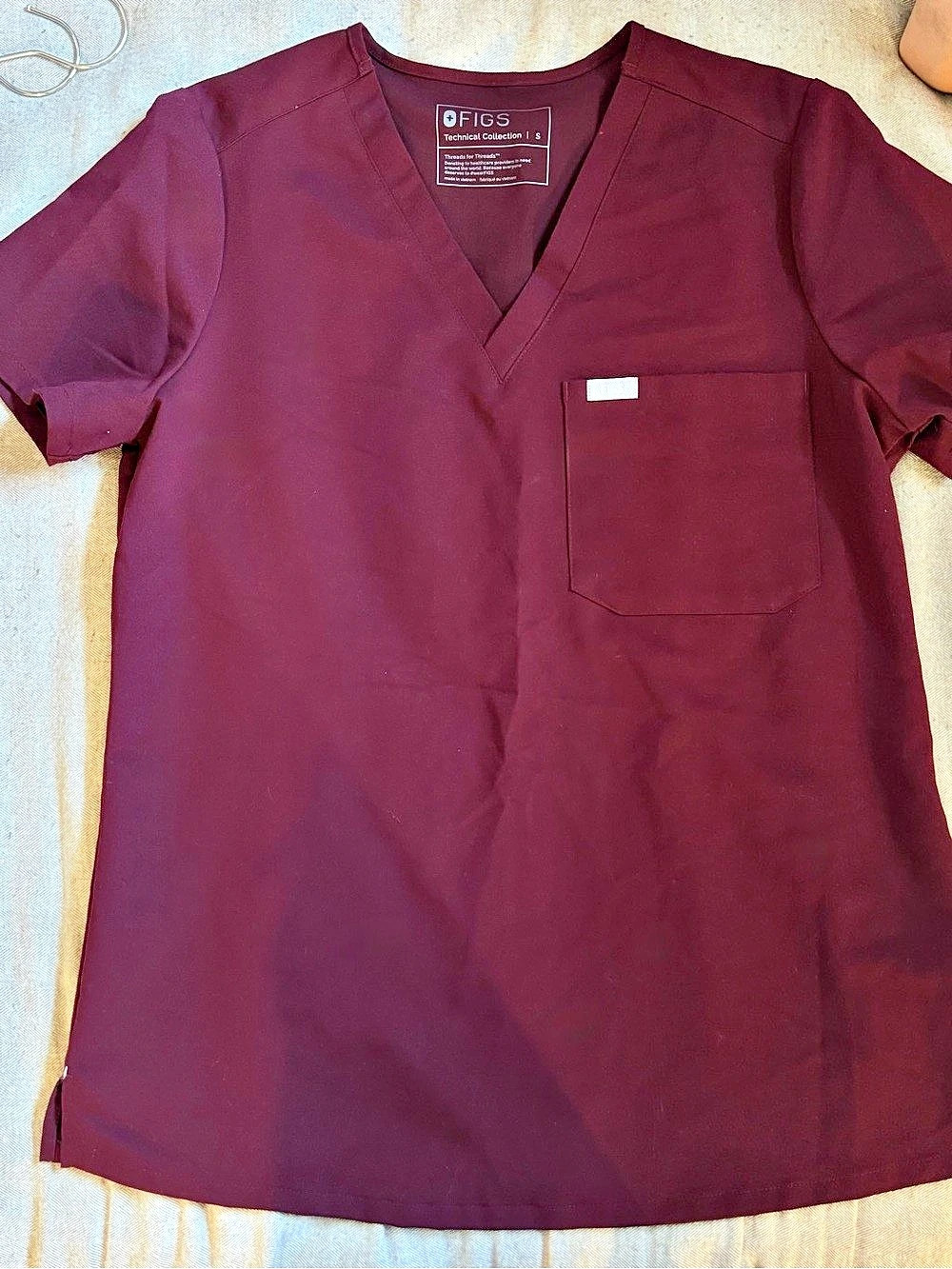 FIGS Technical Collection Scrub Top Burgundy Small Like New